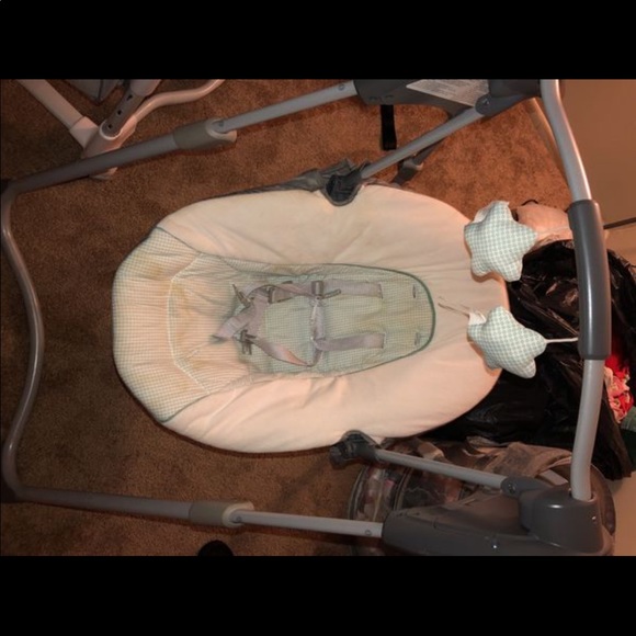 Baby swing and bassinet/play pin - Picture 3 of 3